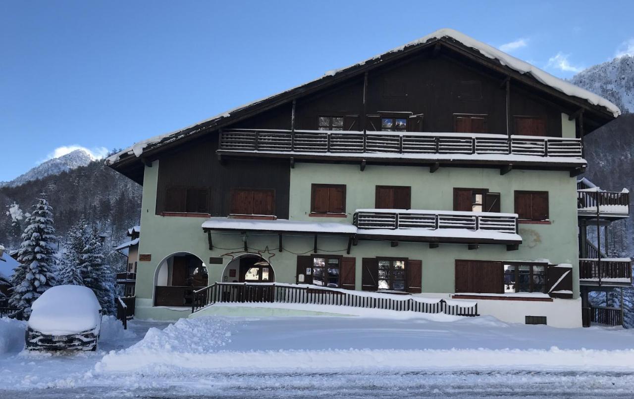 Chalet Della Luna Claviere Eksteriør billede